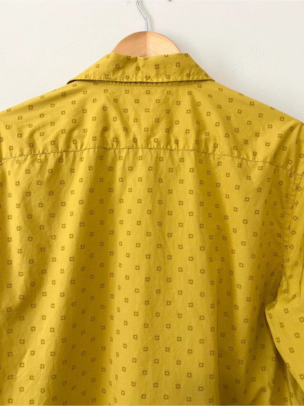Banana Republic Mens Shirt Medium M Slim Fit Mustard Yellow Geometric Pattern